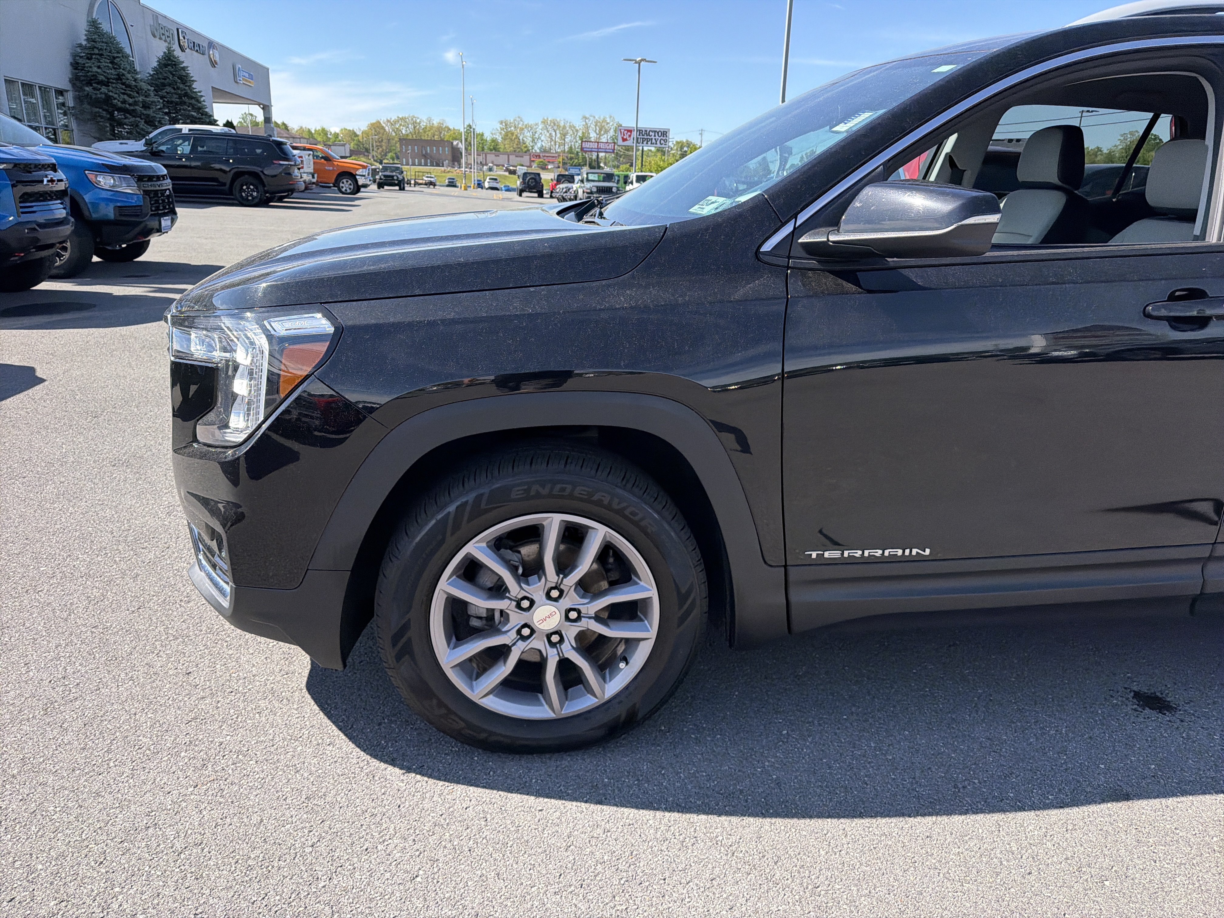 Used 2023 GMC Terrain SLT AWD/4WD image 11