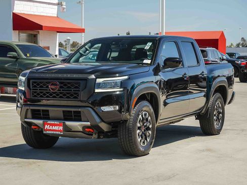 Used 2024 Nissan Frontier PRO-4X AWD/4WD image 3