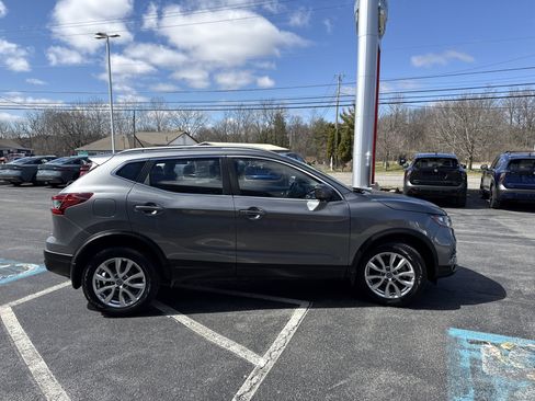 Used 2022 Nissan Rogue Sport SV image 15