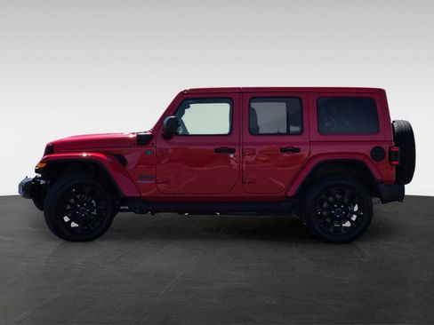 Used 2025 Jeep Wrangler Sahara 4xe image 7