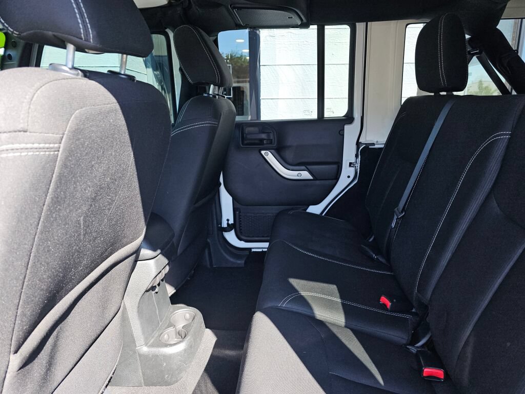 Used 2017 Jeep Wrangler Unlimited Sahara AWD/4WD image 14