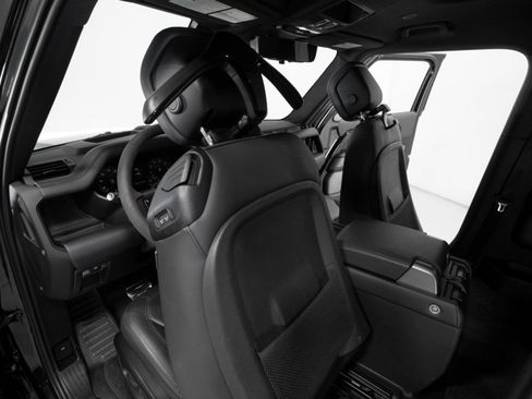 Used 2023 Land Rover Defender 90 V8 image 39