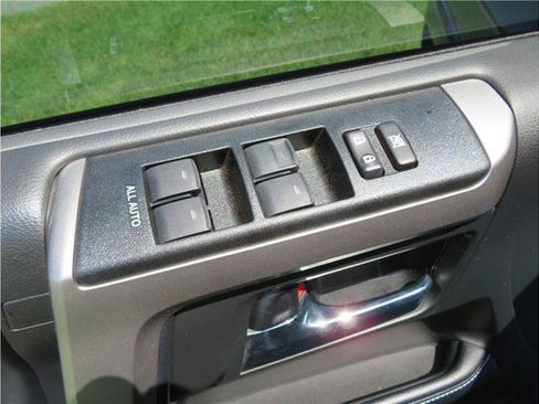 Used 2019 Toyota 4Runner SR5 AWD/4WD image 11