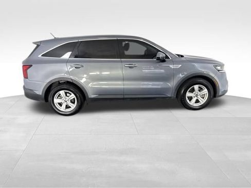 Certified 2023 Kia Sorento LX FWD image 6