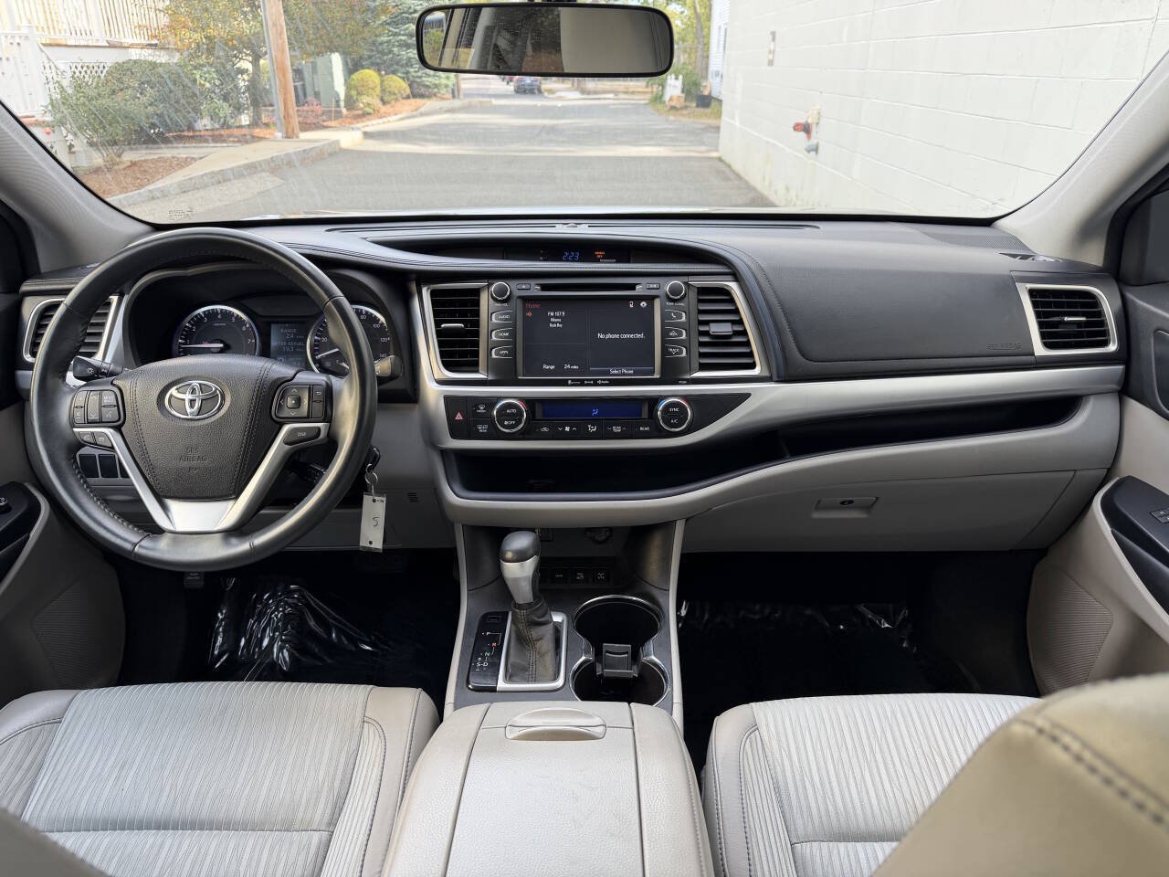 Used 2016 Toyota Highlander Plus AWD/4WD image 23