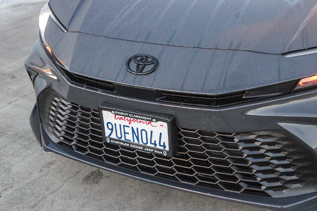 Used 2025 Toyota Camry SE w/ Convenience Package FWD image 6