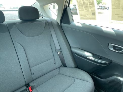 Used 2025 Kia K4 LXS image 40