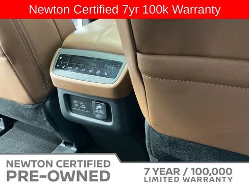 Used 2025 Nissan Pathfinder Platinum FWD image 19