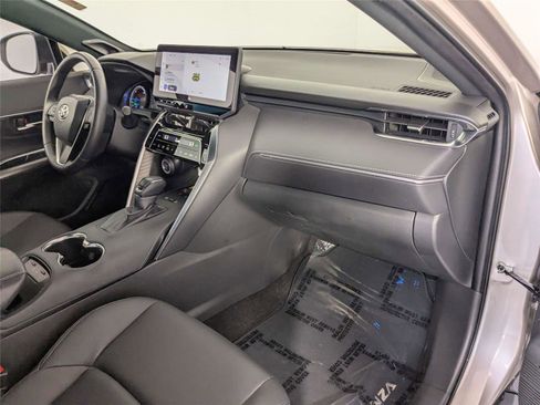 Certified 2024 Toyota Venza XLE AWD/4WD image 29
