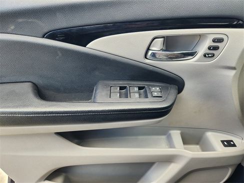 Certified 2018 Honda Pilot Touring image 31