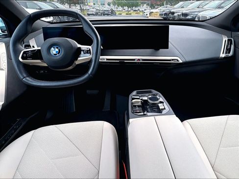 Used 2024 BMW iX xDrive50 AWD/4WD image 10