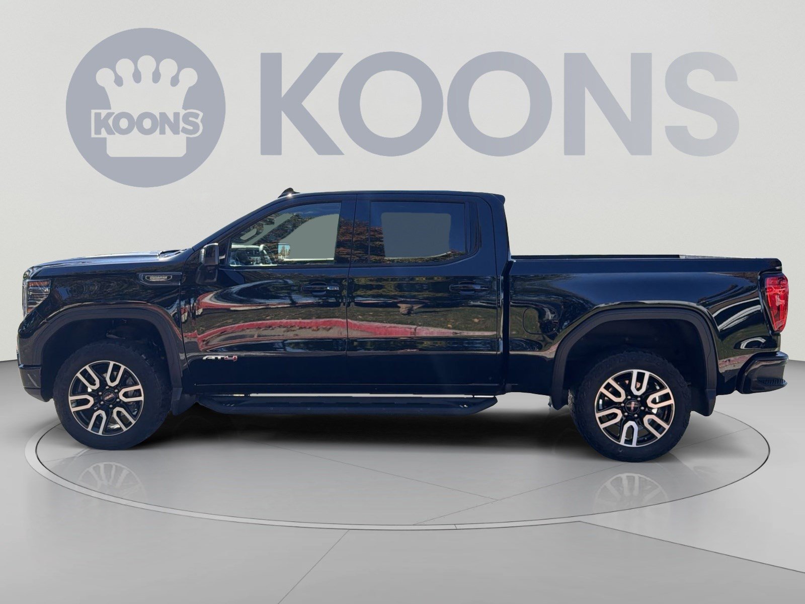 Used 2024 GMC Sierra 1500 AT4 w/ Technology Package AWD/4WD image 2
