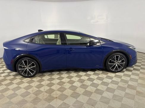 Used 2025 Toyota Prius XLE AWD/4WD image 8
