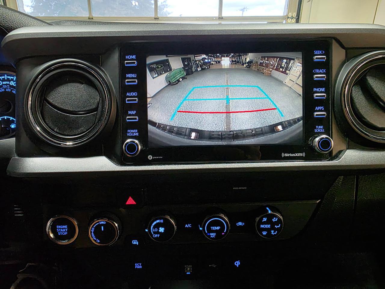 Used 2020 Toyota Tacoma TRD Sport AWD/4WD image 32