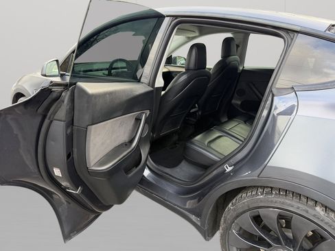 Used 2022 Tesla Model Y Performance image 25