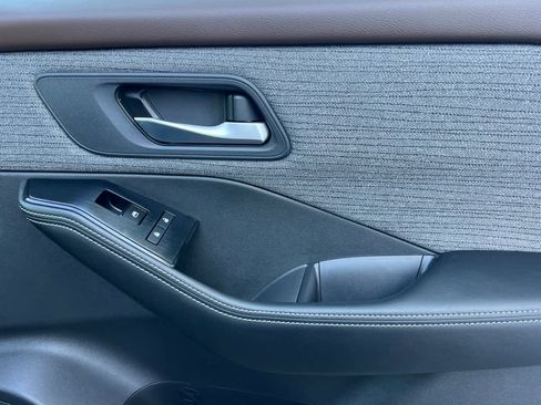 Used 2022 Nissan Rogue SV image 21