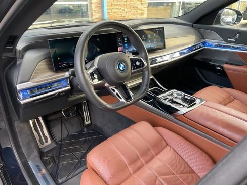 Used 2024 BMW 750e xDrive AWD/4WD image 2