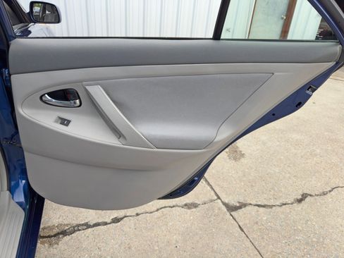 Used 2010 Toyota Camry image 37