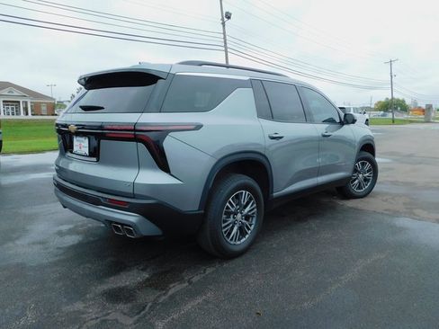 Used 2024 Chevrolet Traverse LT image 7