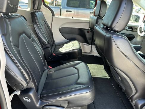 Used 2024 Chrysler Pacifica Touring-L FWD image 49
