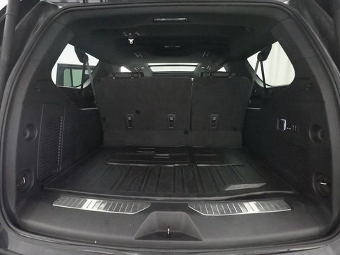 Used 2023 Chevrolet Suburban Z71 w/ Luxury Package AWD/4WD image 9