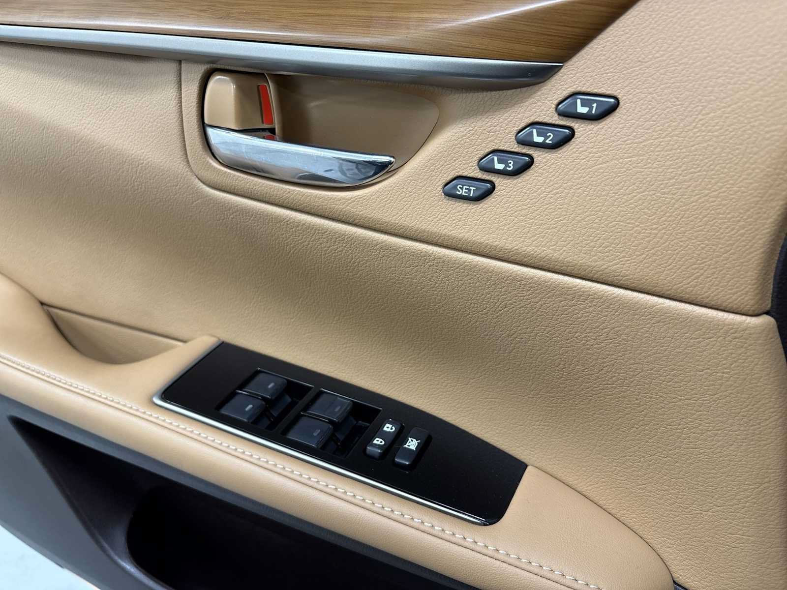 Used 2016 Lexus ES 300h w/ Luxury Package w/Wood Trim FWD image 15