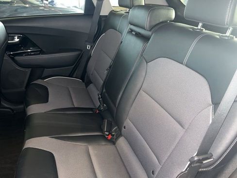 Used 2022 Kia Niro EX image 16