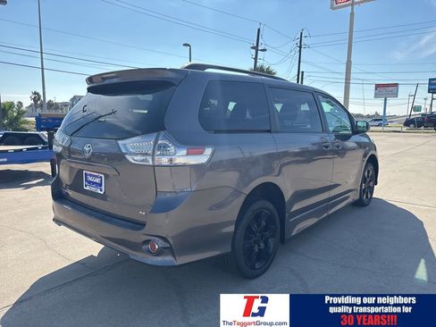 Used 2012 Toyota Sienna SE image 6