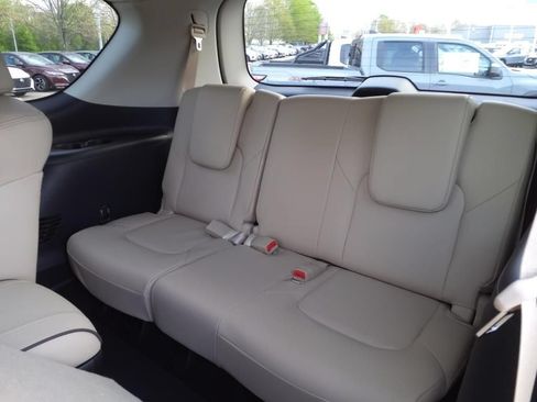 Certified 2024 Nissan Armada Platinum w/ Captain's Chairs Package RWD image 9