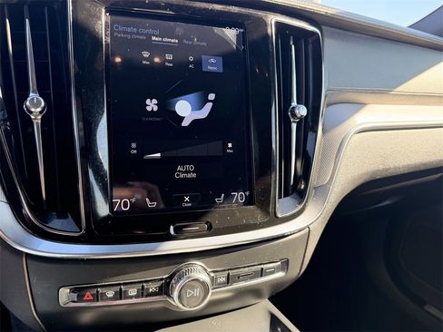 Used 2022 Volvo S60 B5 R-Design image 19