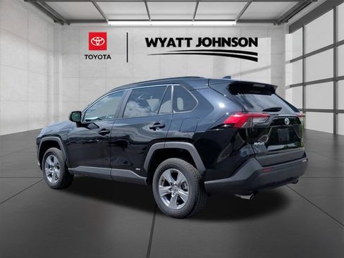 Used 2025 Toyota RAV4 LE AWD/4WD image 3