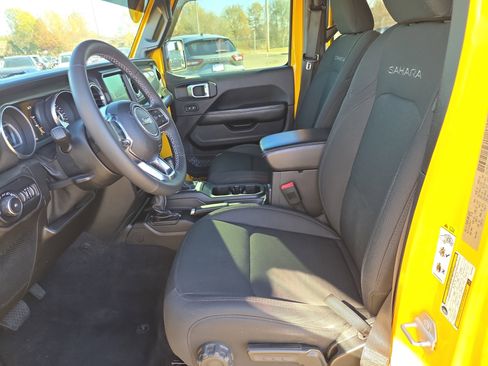 Used 2018 Jeep Wrangler Unlimited Sahara image 5