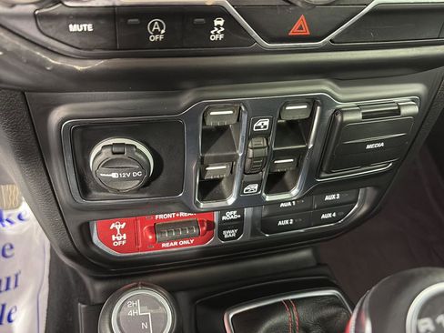 Used 2023 Jeep Wrangler Unlimited Rubicon AWD/4WD image 38