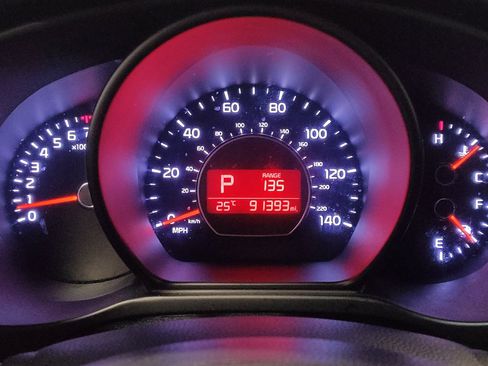 Used 2019 Kia Soul + FWD image 23