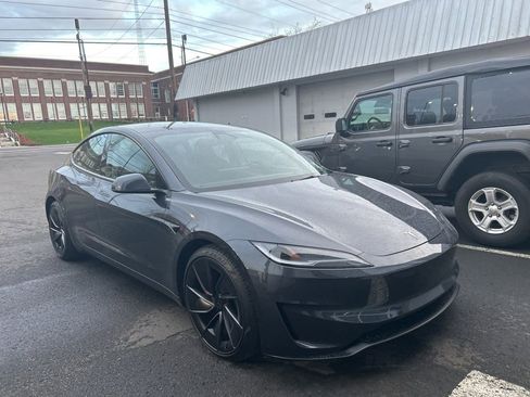 Used 2024 Tesla Model 3 Performance image 3