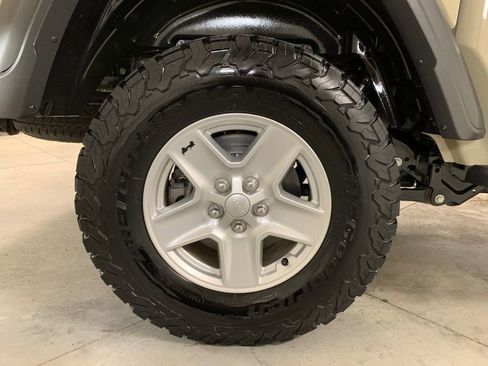 Used 2020 Jeep Gladiator Sport w/ Quick Order Package 24S image 25