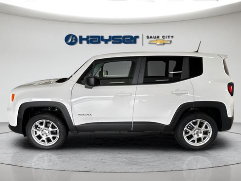 Used 2023 Jeep Renegade Latitude AWD/4WD image 2