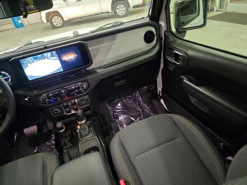 Used 2025 Jeep Wrangler Sport S image 39