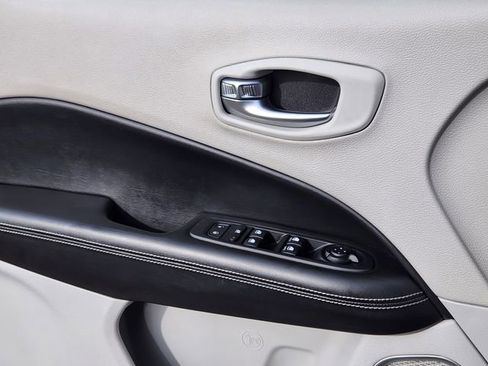 Used 2019 Jeep Compass Latitude w/ Popular Equipment Group image 11