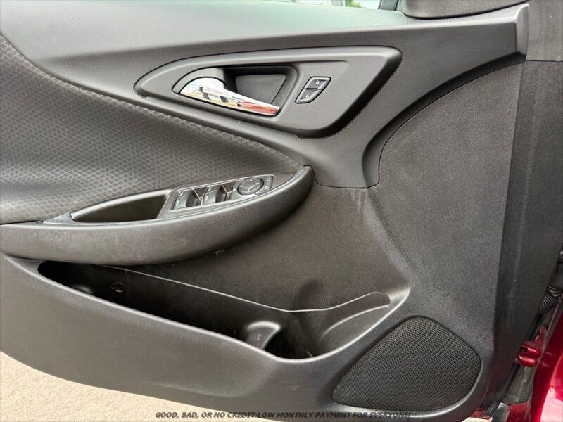 Used 2017 Chevrolet Malibu LT FWD image 21