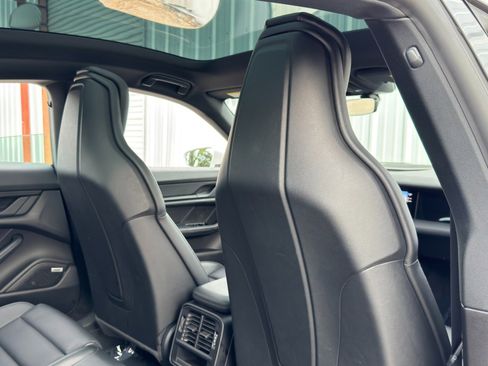 Used 2021 Porsche Taycan image 37