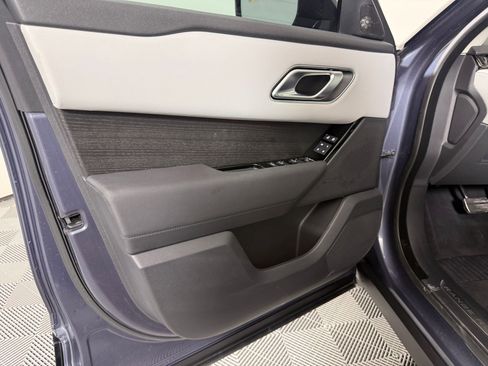 Used 2025 Land Rover Range Rover Velar Dynamic SE image 12