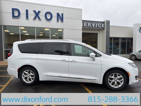 Used 2017 Chrysler Pacifica Touring-L Plus w/ Advanced Safetytec Group image 6