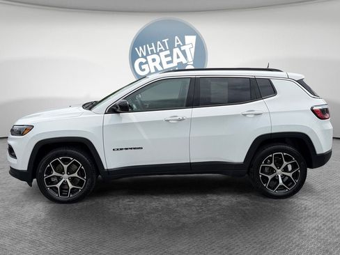 Used 2024 Jeep Compass Latitude AWD/4WD image 7