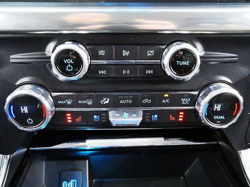 Used 2021 Ford F150 Lariat w/ Max Trailer Tow Package image 30