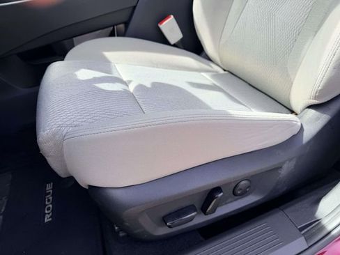 Used 2024 Nissan Rogue SV image 15