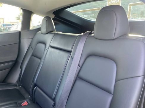 Used 2021 Tesla Model Y Long Range image 16