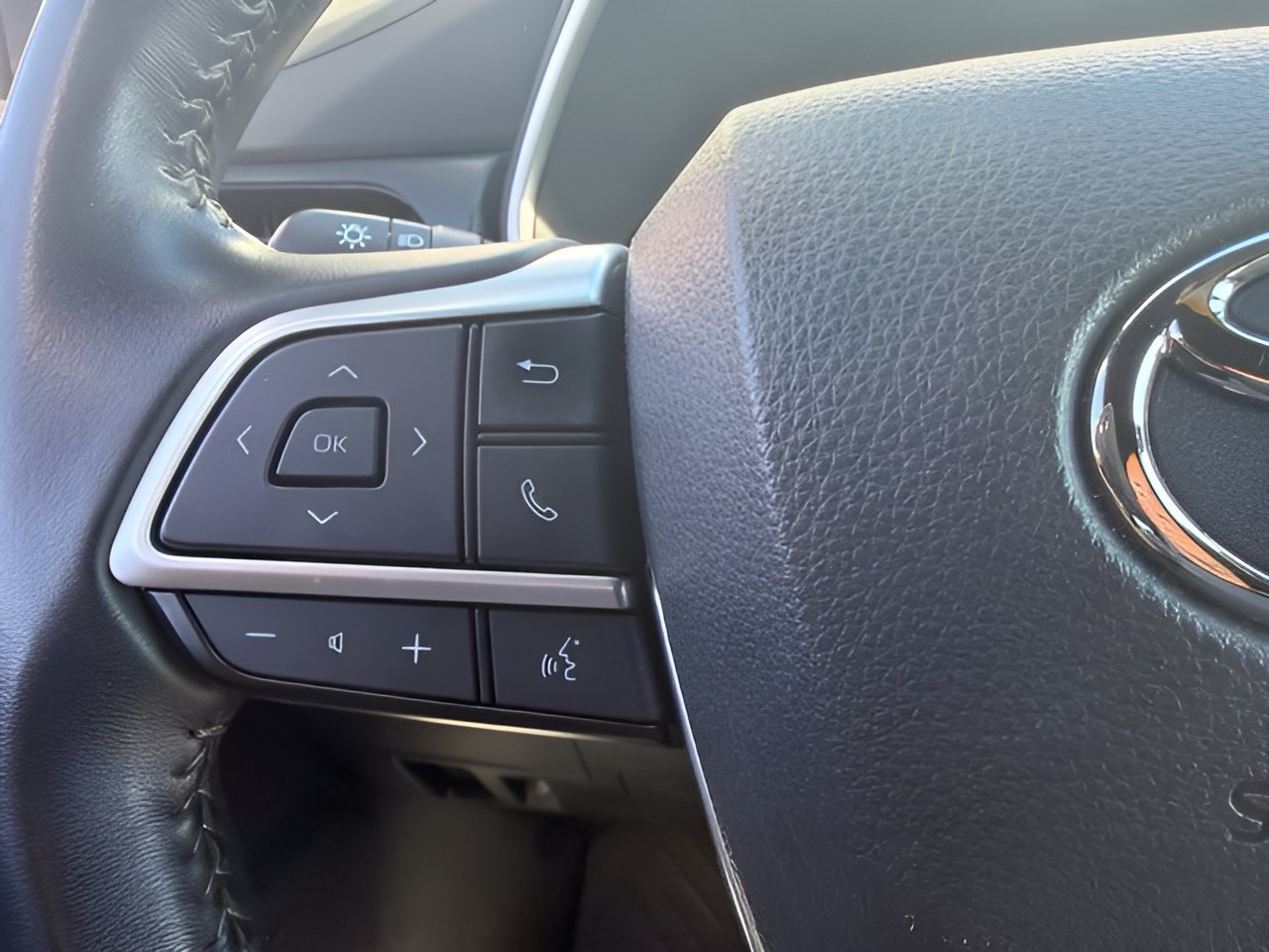 Used 2023 Toyota Highlander XSE AWD/4WD image 25