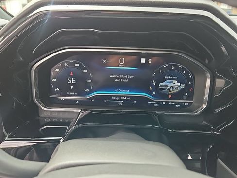 Used 2023 Chevrolet Silverado 1500 High Country w/ High Country Premium Package AWD/4WD image 18