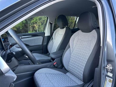 Used 2025 Volkswagen Tiguan S image 19